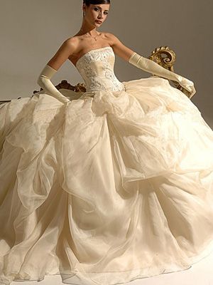 Luxury Ball Gown Princess Dress With Ruffles, Huge Ball Gowns, Big White Ball Gown, Glamorous Ruffled Ball Gown For Debutante Ball, Luxury Romantic White Ball Gown, Luxury White Ruffled Ball Gown, Deb Dress, Ball Gown Princess, Fluffy Wedding Dress