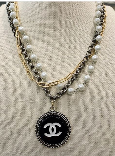 Cheap Vintage Rhinestone Necklace As Gift, How To Wear Pearls, Repurposed Necklace, French Women Style, Real Pearl Necklace, Chanel Outfit, Pearl Vintage, Chanel Style, Wear Pearls