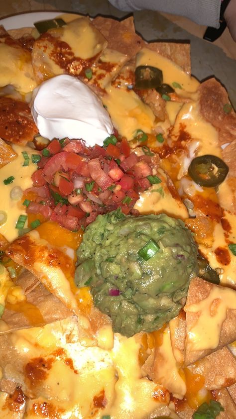 Guac And Chips Aesthetic, Chips And Guacamole Aesthetic, Nachos Aesthetic, Tater Tot Nachos, Doritos Nachos, Portfolio Ideas, Awesome Food, Food Yummy, Food Inspo