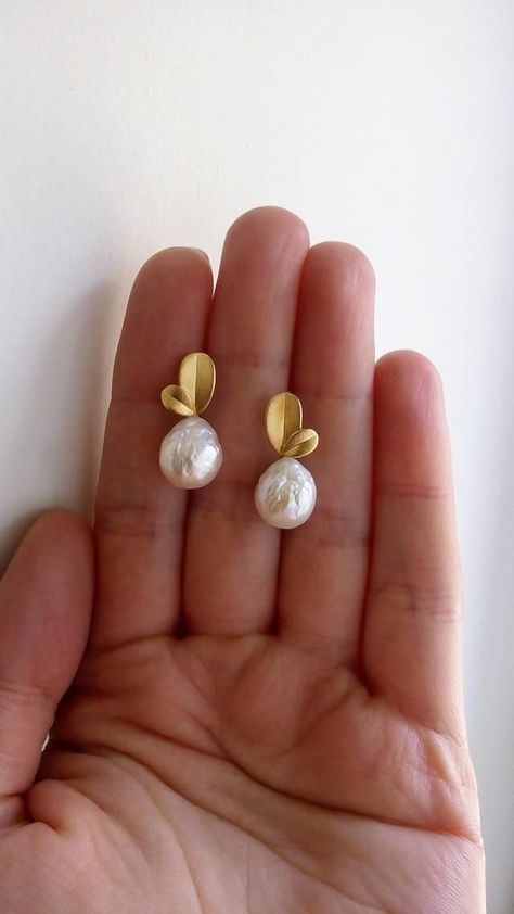 Snow Berries, خواتم خطوبة, Real Pearl Earrings, Large Pearl Earrings, Natural Pearl Earrings, Pearl Jewelry Design, Jewelry Design Earrings, Gold Earrings Designs, Natural Pearl