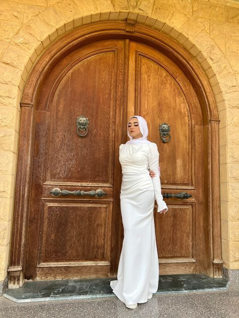 Modest Engagement Dress Hijab, Hijabi Engagement, Classique Outfit, Hijabi Engagement Dress, Hijab Dresses Soiree, Hijabi Soiree, Engagement Dress Hijab, Dresses Soirée, Hijabi Dresses