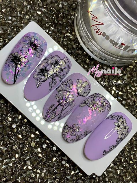 Nail Stamping Designs, Purple Nail Art Designs, Witchy Nails, Purple Nail Art, Art Deco Nails, Rose Nail Art, Manicure Nail Designs, Floral Nail Designs, Beauty Nails Design