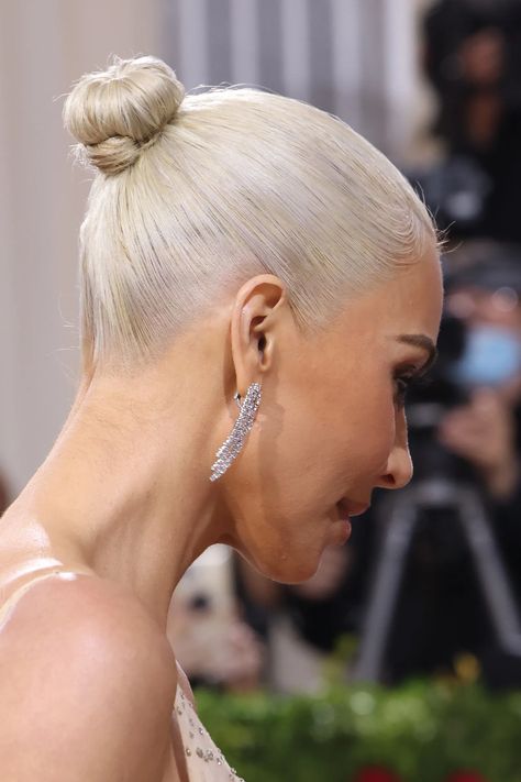 Kim Kardashian Serves Up a New Take on the Messy Bun | Glamour Hair Up Bun, Kim Kardashian Blonde, Blonde Bun, Messy Bun Updo, Bright Blonde Hair, Kim Kardashian Hair, Kardashian Hair, Kim Kardashian Outfits, Sleek Updo