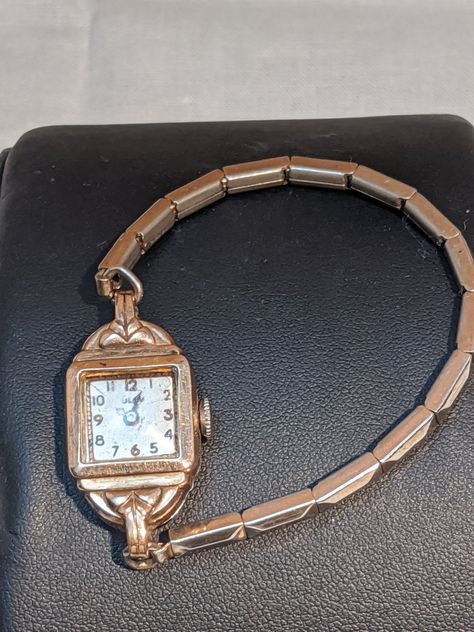 This is a vintage Bulova 50's era womens wind up watch. It still works and comes with a stretch bracelet band. The face insigna is worn and the watch has wear and scratches commensurate with age and use. Please see pictures for details. Bulova Watches Women, Vintage Watches Women, Watch Jewelry, Old Watches, Cuff Watch, Antique Watches, Ancient Jewelry, Flower Jewelry, Women Wrist Watch