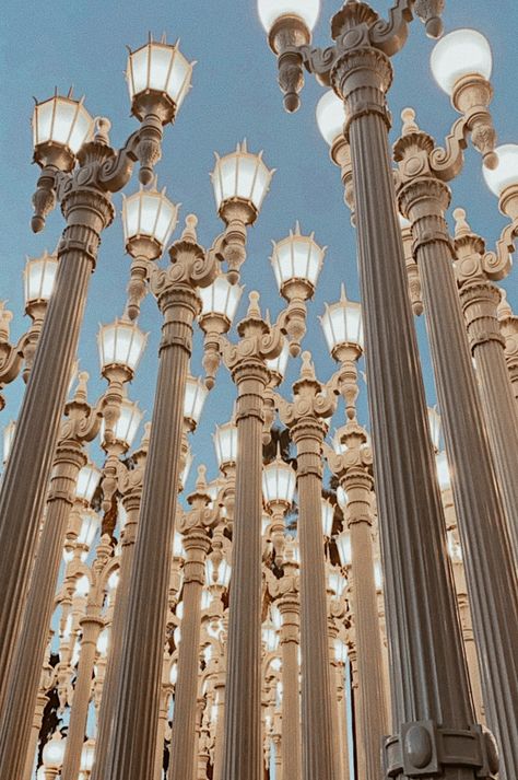 Los Angeles Landmarks, Walk Of Fame Aesthetic, Los Angeles Vibes Aesthetic, La Lifestyle Aesthetic, California Dreaming Aesthetic, Los Angeles Vibes, Lacma Lights, Iconic Los Angeles, Inspo Wallpaper