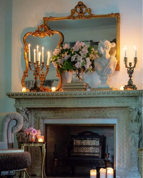 Fireplace Mantle Decor, Fireplace Mantel Decor, French Style Furniture, Casa Vintage, World Decor, Romantic Homes, French Decor, Fireplace Mantle, Mantle Decor