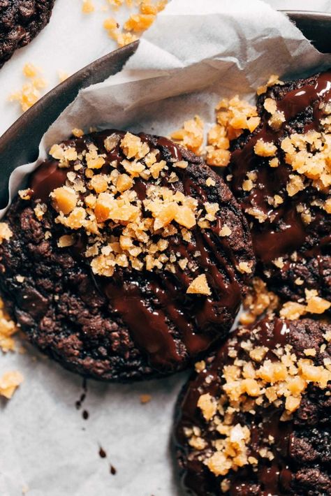 These chewy chocolate oat cookies are made with bourbon soaked oats and topped with homemade smokey bourbon toffee. They have a deep flavor that's unlike any other chocolate cookie! #cookies #bourbon #chocolatecookies #butternutbakery | butternutbakeryblog.com Bourbon Toffee, Soaked Oats, Bourbon Cookies, Chocolate Oat Cookies, Oat Cookie Recipe, Butternut Bakery, Toffee Chocolate, Pie Pops, Chocolate Bourbon