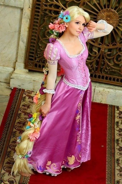 Rapunzel Tangled Cosplay, Princess Costumes For Girls, Rapunzel Cosplay, Disney Princess Cosplay, Rapunzel Costume, Rapunzel Dress, Halloween Princess, Pretty Halloween, Princess Cosplay