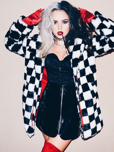 Cruella de vil... All Hallows' eve Halloween Costume Hacks, Halloween Costume Teenage Girl, Costumes For Teenage Girl, Diy Costumes Women, Halloween Costumes College Girls, Diy Halloween Costumes For Women, Costumes For Teens, Halloween Tattoo, Last Minute Halloween Costumes