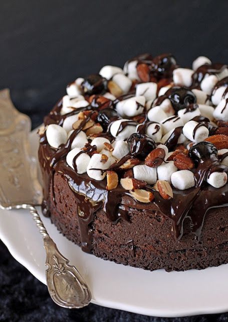 Ricky Road, Rocky Road Cheesecake, Best Chocolate Cheesecake, Rocky Road Cake, Road Cake, Chocolate Cheesecake Recipes, Think Food, Rocky Road, Chocolate Cheesecake