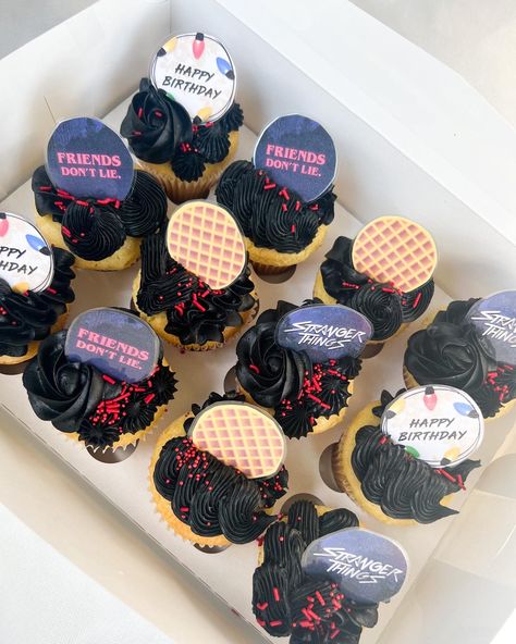 Stranger Things Food Ideas Party, Stranger Things Cupcakes Ideas, Stranger Things Desserts, Cupcakes Stranger Things, Stranger Things Cake Ideas, Stranger Things Food, Stranger Things Cupcakes, Stranger Things Birthday Party, Maddox Batson