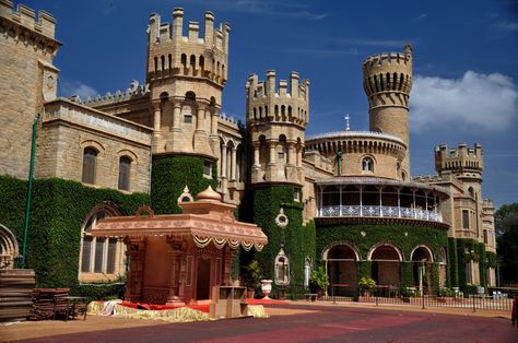 Al Alam Palace, Bangalore Palace, Palace Photography, Wallpaper For Walls, Wallpaper For Wall, Office Wallpaper, Wall Art Wallpaper, India Tour, Trevi Fountain