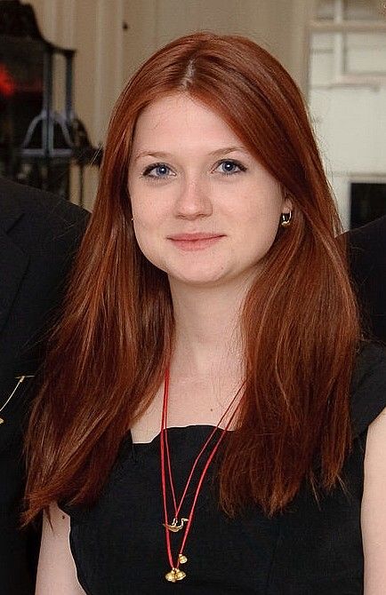 I like this one.  Minimum make-up, beautiful girl. Ginny Weasley Actress, Auburn Red Hair, Harry And Ginny, Harry Potte, Bonnie Wright, Harry Potter Actors, Girls With Red Hair, Ginny Weasley, Redhead Girl