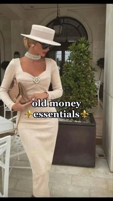 Old Money Essentials to look old money, old money hair, old money outfits. Old Money Essentials, Old Money Hair, Winter Outfits Old Money, Old Money Shoes, Look Old Money, Money Hair, Old Money Aesthetic Outfit, Outfit Old Money, Money Clothing