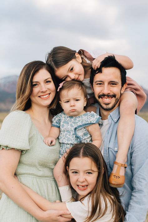 Southern California Family Photos, Family Posing Guide, Outdoor Poses, Family Session Poses, Wave Photography, Big Family Photos, Photographer Tips, Human Photography, Brian Head