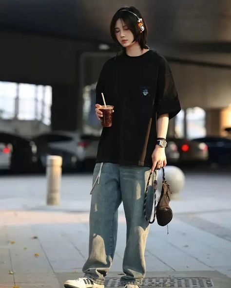 Female Boyish Outfits, Short Tomboy Outfits, Cute Girly Tomboy Outfits, Douyin Tomboy Outfits, Tomboy Korean Girl, Japanese Tomboy Fashion, Grunge Tomboy Outfits, Tom Boyish Outfits, Asian Tomboy Fashion