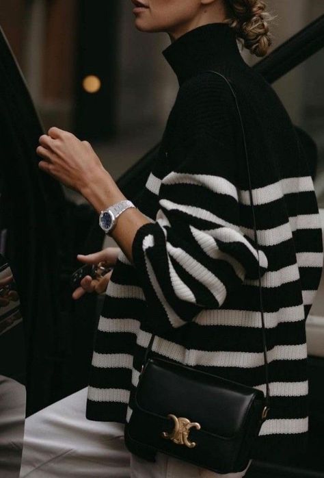 Paris Spring Outfit, Classic Style Outfits, Stripe Outfits, Mommy Style, Looks Street Style, Knitwear Fashion, Street Style Summer, Style Crush, Women's Handbags