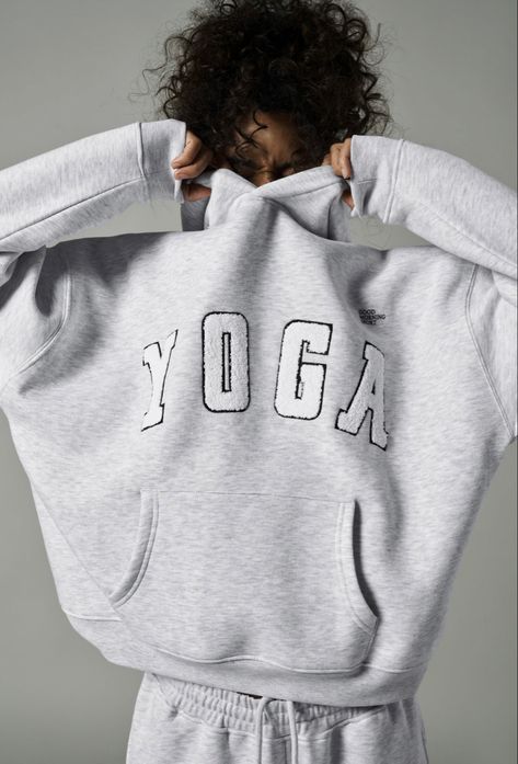 Morning Sport, College Sweater, Yoga Sweatshirt, Yoga Hoodie, Comfy Sweatpants, Hoodie Aesthetic, Sport Logo, Fire Fits, Sports Hoodies