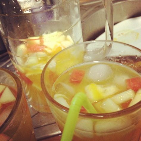 Sangria Blanca, White Sangria Recipe, White Sangria, Sangria Recipes, Adult Drinks, Sangria, Gourmet Recipes, Cider, Sake