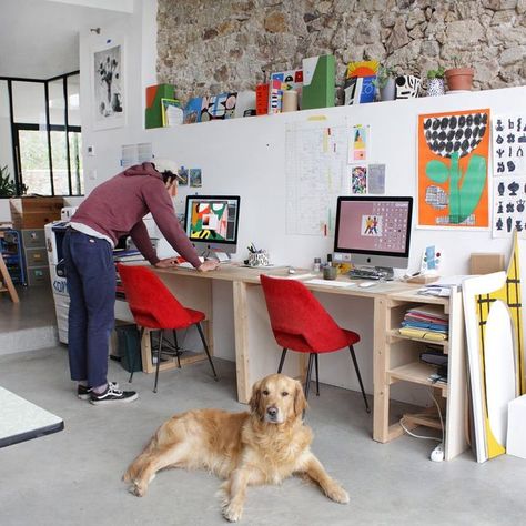 atelier bingo. on Instagram: "🏡The studio & Donut🐕" Creative Workspace Inspiration, Design Studio Workspace, Studio Layout, Art Studio Space, Creative Workspace, Work Room, Workspace Inspiration, Workspace Design, Home Office Setup