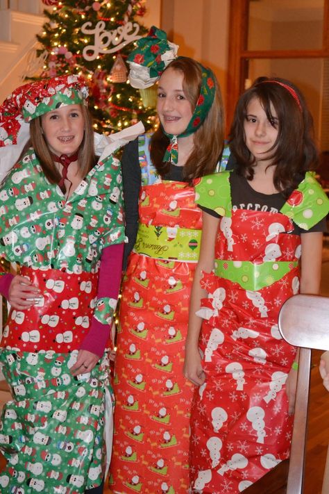 Stuff I Love...: YW Christmas Party - Wrapping paper fashion show. Cute idea. Christmas Ideas For Teens, Teen Christmas Party, Ladies Christmas Party, Lds Christmas, Christmas Party Ideas For Teens, Girls Christmas Party, Christmas Party Planning, Christmas Presents For Girls, School Christmas Party