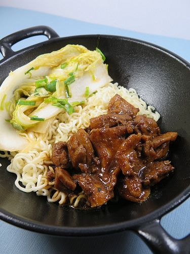 Chicken Bulgogi, Bulgogi Recipe, Vegan Junk Food, Sweet Potato Noodles, Bulgogi, Exotic Food, Cuisine Recipes, Family Favorite Meals, Poultry Recipes