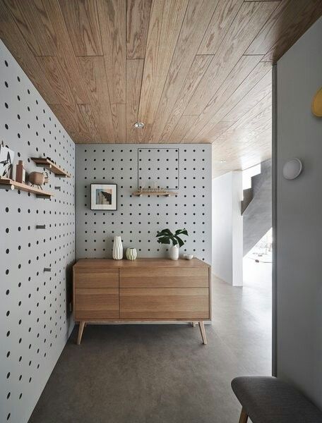 Pegboard Craft Room, Pegboard Kitchen, Pegboard Storage, Hanging Design, Design Lamp, 아파트 인테리어, Design Hack, Entry Hall, Design Del Prodotto