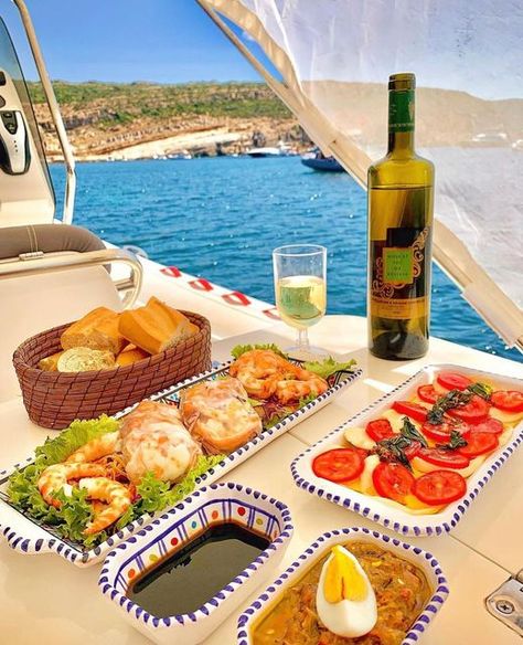 Mediterranean Diet Aesthetic, Mediterranean Culture, Mediterranean Vibes, Mediterranean Aesthetic, Charity Gala, Italian Living, Mediterranean Summer, Mediterranean Lifestyle, Mediterranean Dishes