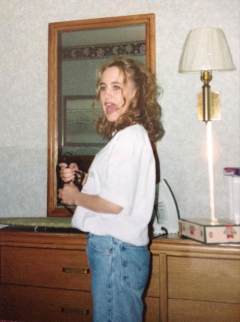 Dad Fashion Aesthetic, 90s Dad Fashion, 80s Mom Outfit, 90s Mom Outfit, Nostalgia 80s, 90s Retro Fashion, Suburban Mom, 90s Mom, 90s Teen