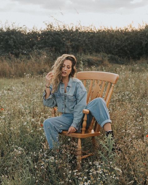 Denim Outdoor Photoshoot, Double Denim Photoshoot, White And Jeans Photoshoot, Vintage Outdoor Photoshoot, Stylist Photoshoot, Western Shoot, 16 Photoshoot, Denim Photoshoot, Denim Editorial