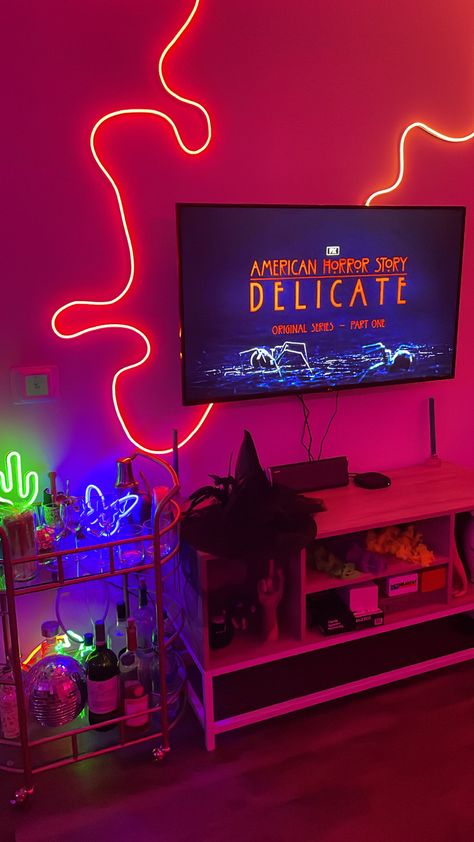 How To Decorate Tv Wall In Bedroom, Neon Signs For Living Room, Apartment Led Lighting Ideas, Led Rope Lights Living Room, Neon Sign Room Aesthetic, Led Light Apartment, Neon Living Room Aesthetic, Led Rope Lights Bedroom, Neon Lights Living Room