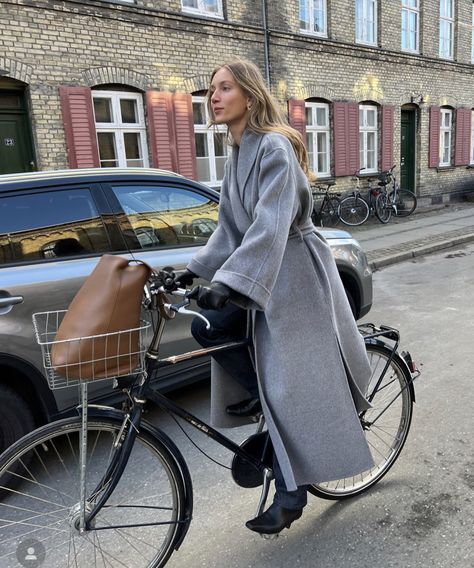 Cute Bike Outfit, Winter Biking, Amalie Moosgaard, Bike Aesthetic, Buy Coats, Mode Inspo, Jackets Online, Street Style Outfit, Fashion Killa