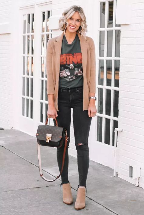 How To Style the J.Crew Sweater Blazer - Straight A Style J Crew Sweater Blazer Outfit, Khaki Blazer Outfit Women, Khaki Blazer Outfit, Styling Graphic Tees, Tan Blazer Outfits, Sweater Blazer Outfit, Jcrew Sweater Blazer, J Crew Sweater Blazer, J Crew Outfits