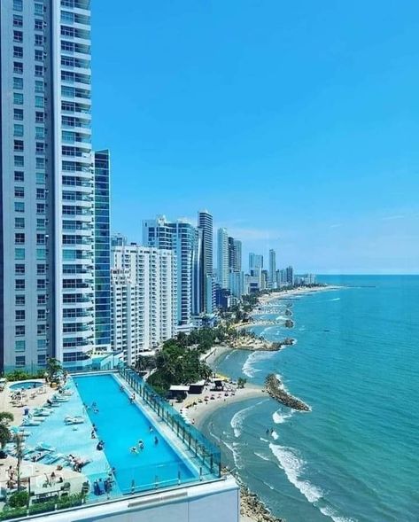 La playa de Bocagrande en Cartagena, es una de las preferidas por los turistas. Columbia Cartagena, Beautiful Beaches Paradise, Trip To Colombia, San Blas Islands, Dream Beach Wedding, Senior Trip, San Blas, City Scene, Travel Board