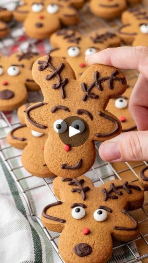 Hello Yummy, Gingerbread Reindeer, Gingerbread Dough, Cookie Decoration, Reindeer Cookies, Family Plaque, Decorating Cookies, Cute Reindeer, Christmas Gingerbread House