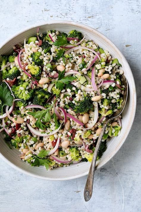 Italian Pot Roast, Barley Recipe, Barley Salad, White Bean Salad, Grain Salad, Vegetarian Salads, Broccoli Recipes, Vegan Salad, White Bean