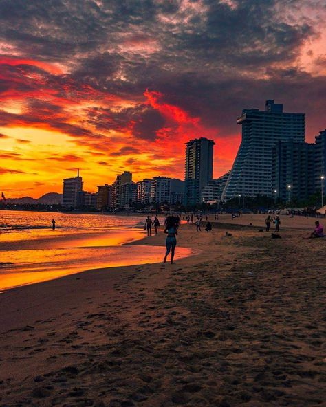 Acapulco de Juárez, Guerrero. 🇲🇽  📸 @acawanderer Sunset Beautiful, Mexico Vacation, Beach Landscape, Landscape Wallpaper, Mexico Travel, Beach Vibe, Panama, Summer Vibes, Wallpapers