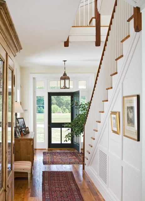 16 Irresistible Traditional Entry Hall Designs You Can Get Ideas From Rustic Farmhouse Entryway, Kitchen Architecture, Design Hall, Rustic Entryway, Black Front Doors, Farmhouse Entryway, Decorating Farmhouse, Entry Hallway, Hall Design