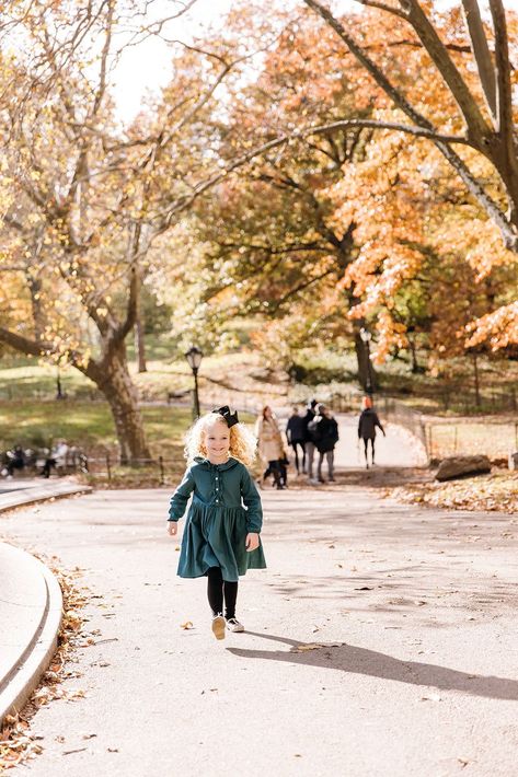 New York Family Photoshoot, Central Park Family Photos, Central Park Family Photoshoot, Photos In Central Park, Central Park Fall Photoshoot, Family Photos Central Park, City Family Photoshoot, Central Park Photoshoot, Central Park Maternity Photoshoot