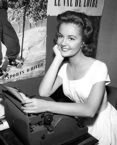 40 Beautiful Photos of Shelley Fabares in the 1960s ~ Vintage Everyday Shelley Fabares, Lou Adler, The Donna Reed Show, Annette Funicello, Jacqueline Bisset, Donna Reed, Santa Monica California, Billboard Hot 100, Wine Humor