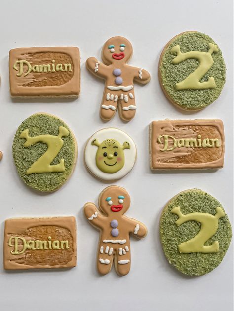 Shrek Sugar Cookies, Shrek Cookies Decorated, Shrek Cookies, Shrek Birthday Party, Shrek Wedding, Shrek Birthday, Shrek Cake, Shrek Party, Ballerina Cookies