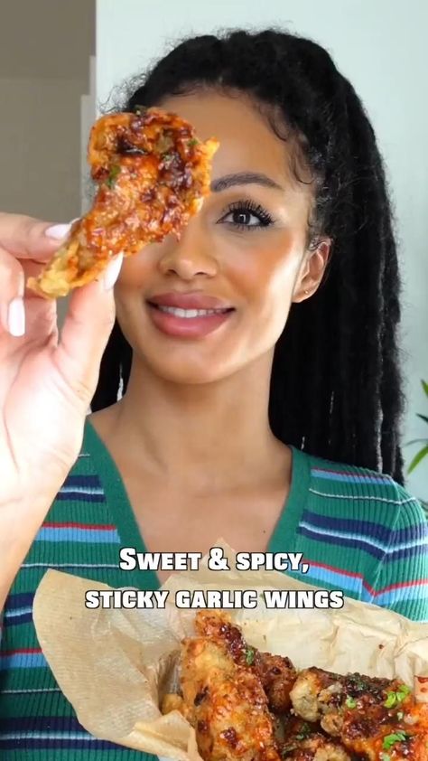 Sweet & spicy sticky garlic wings Sticky Wings, Mushroom Recipes Vegan, Vegan Meat Recipe, Garlic Wings, Vegan Soul Food, Oyster Mushrooms, Tasty Vegetarian Recipes, Vegan Foodie, Protein Recipes