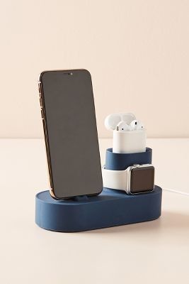 Uni Apartment, Sony Mobile Phones, Tech Organization, Apple Smartphone, Iphone Giveaway, Nightstand Organization, Airpods Apple, Charger Station, Computer Room