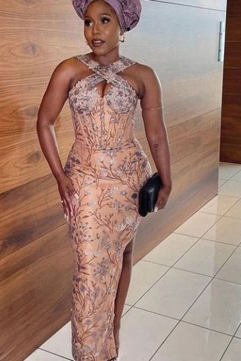 Aso Ebi Halter Neck, Asp Ebi Styles, Lace Short Gown Styles, Nigerian Traditional Attire, Asoebi Lace Styles, Nigerian Lace Dress, Nigerian Dress Styles, Aso Ebi Style, Aso Ebi Lace