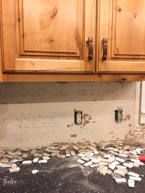 You can actually remove tile backpslash! You know you want to replace that unslightly and outdated tile backsplash. Check out these tips to do it easily. Remove Tile Backsplash, Remove Tile, Tile Removal, Kitchen Tiles Backsplash, Diy Farmhouse, Updated Kitchen, Kitchen Shelves, House Cleaning Tips, Kitchen Space