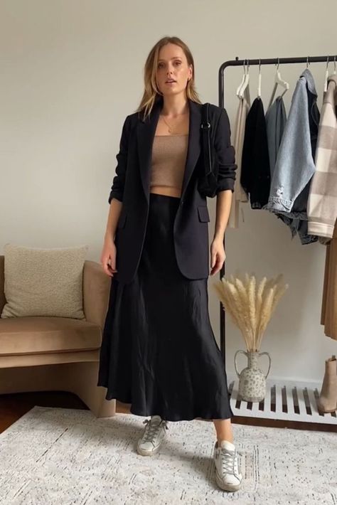 Midi Skirt Outfit Work, Blazer And Midi Skirt, Midi Skirt Fall Outfit, Blazer Skirt Outfit, Blazer And Skirt Outfits, Black Midi Skirt Outfit, Fall Trends Women, Skirt Fall Outfit, Style A Blazer