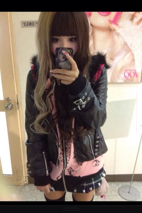 . Rokku Gyaru, Japanese Gyaru, 2000s Clothing, Gal Fashion, Goth Rock, Gyaru Fashion, J Fashion, Alternative Outfits, Really Cute Outfits