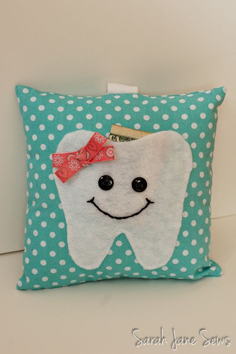 Pirate Tooth Fairy Pillow, Tooth Fairy Cushion, Tooth Fairy Pillow Diy Felt Free Pattern, Tooth Fairy Pillow Diy, Sewing Pillow Patterns, Sewing Pillows Ideas, Tooth Fairy Pillow Pattern, Karneval Diy, Tooth Fairy Receipt