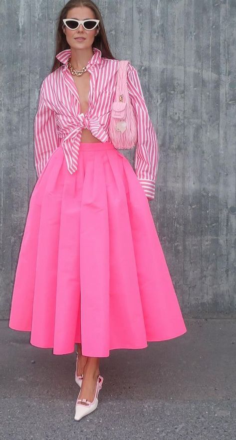 Women Style 2024, Ribbed Long Sleeve Top, Moda Chic, Dress Long Sleeves, Classy Casual Outfits, Modest Fashion Outfits, Fashion Mistakes, Looks Chic, Pink Skirt