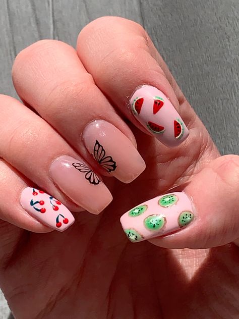 Harry Styles Fruit Nails, Harry Styles Nail Inspo Acrylic, Harry Style Inspired Nails, Harry Styles Theme Nails, Kiwi Nails Acrylic, Harry Styles Concert Nail Ideas, Kiwi Nail Design, Harry Style Nail Ideas, Tpwk Nails